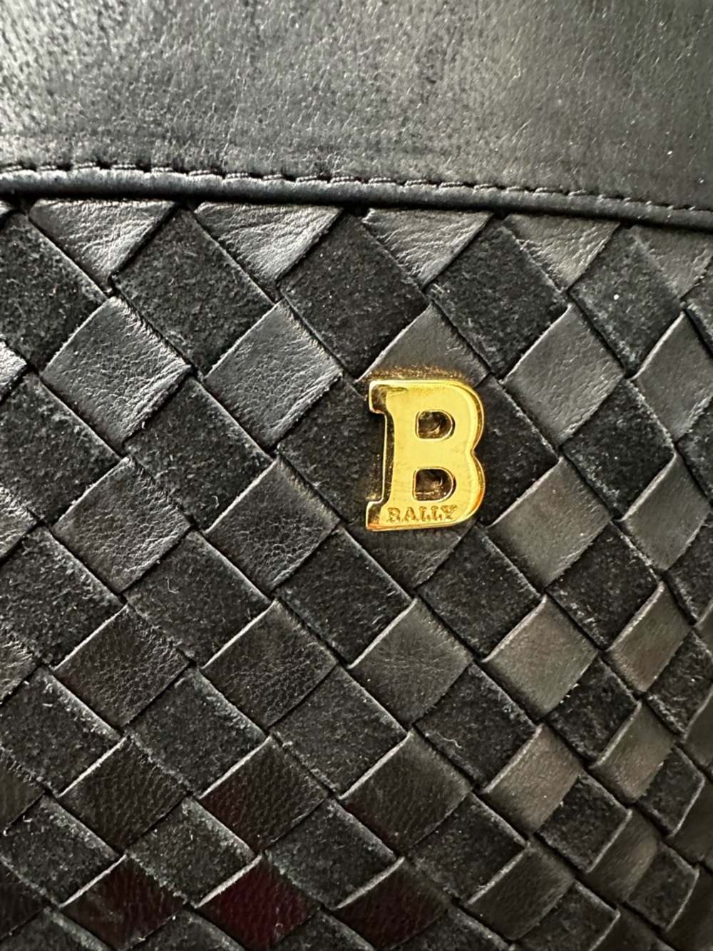 Vintage Bally Black Woven Lambskin Bucket Bag | Mid-1980s | Braided Chain Strap - Picture 11 of 15